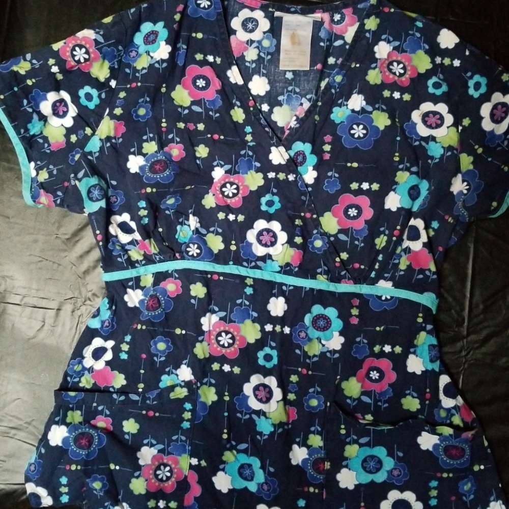 Scrub top